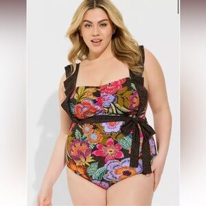 Torrid NWT Wireless Bandeau Belted One Piece Swimsuit 6X